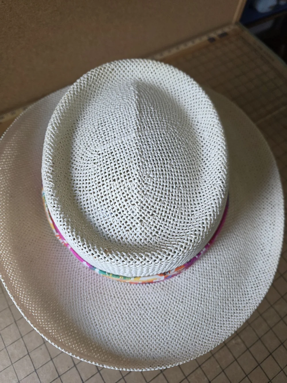 Kangol Design White Woven Sun Hat w/ Colorful Floral Band Vintage Collectible